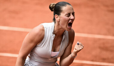 Kostyuk solves 4-time champ Swiatek; awaits Bencic, Svitolina in Paris quarters