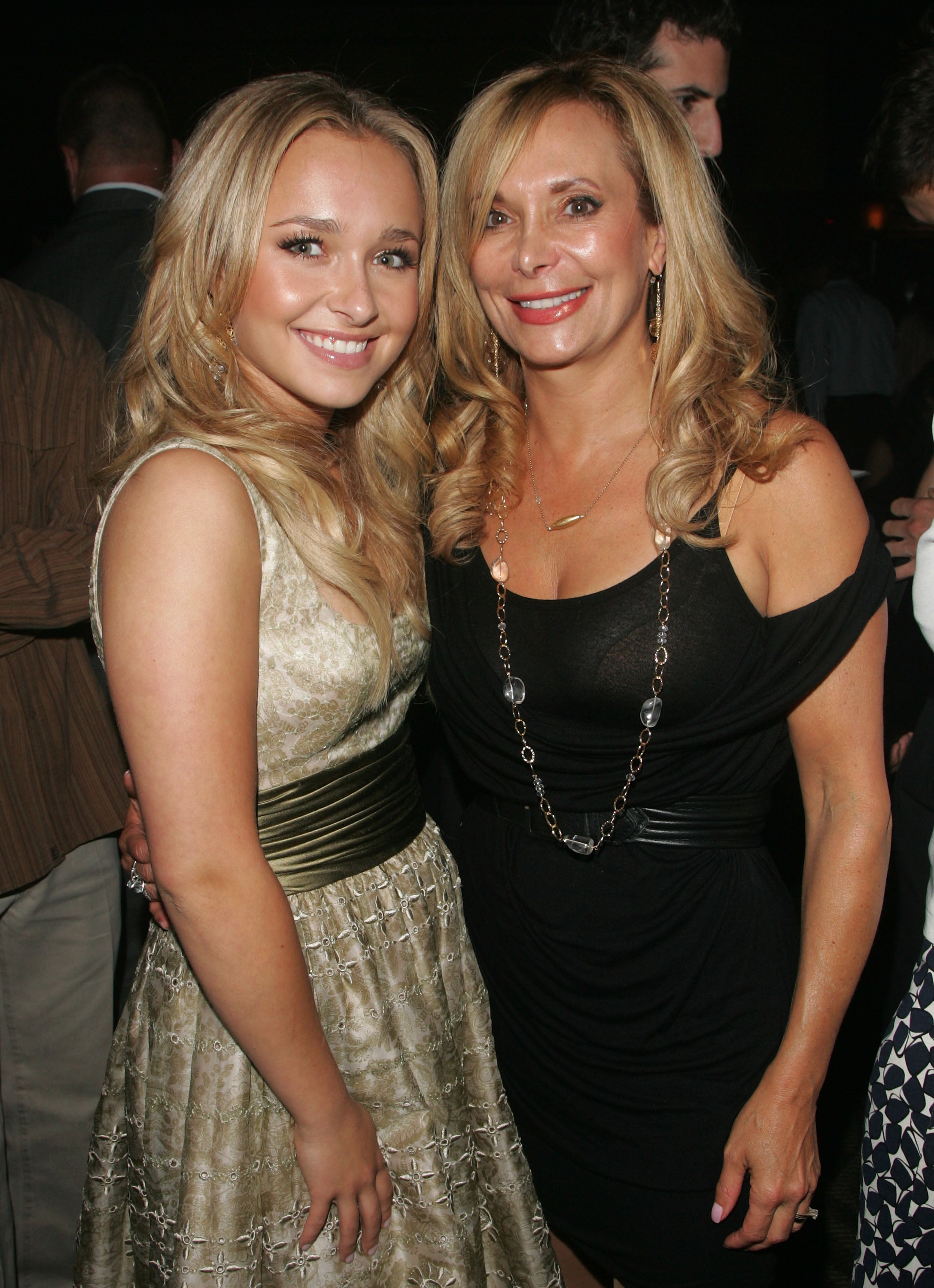 Hayden Panettiere claims her mom once used super glue to put her baby teeth back in her mouth so that she wouldn’t lose acting jobs