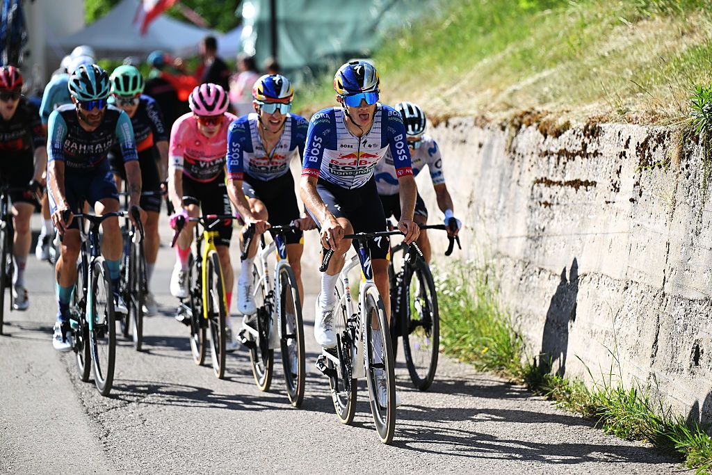 ALLEGHE, ITALY - MAY 29: (L-R) Jai Hindley of Australia and Giulio Pellizzari of Italy and Team Red Bull - BORA - hansgrohe compete during the 109th Giro d&amp;apos;Italia 2026, Stage 19 a 151km stage from Feltre to Alleghe - Piani di Pezze 1467m / #UCIWT / on May 29, 2026 in Alleghe, Italy. (Photo by Dario Belingheri/Getty Images)