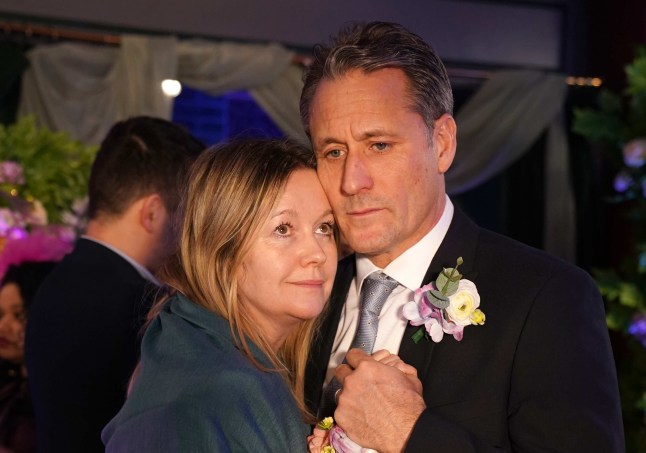 Tony and Diane slow dance in Hollyokals
