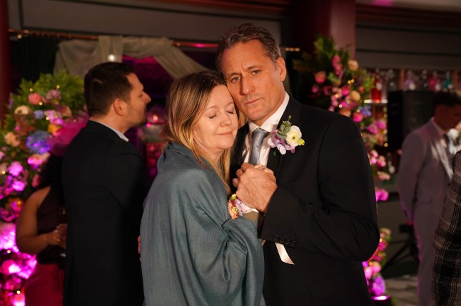 Tony and Diane slow dance in Hollyokals
