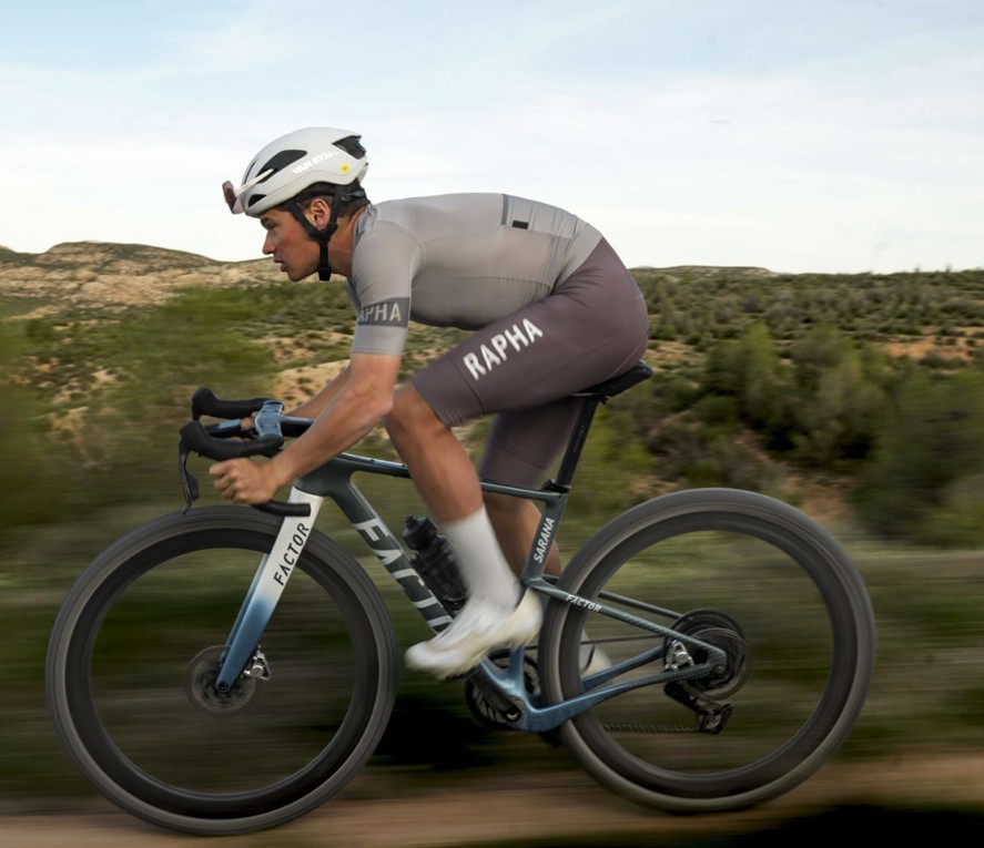 A rider racing on a rigid blue and grey Factor Sarana