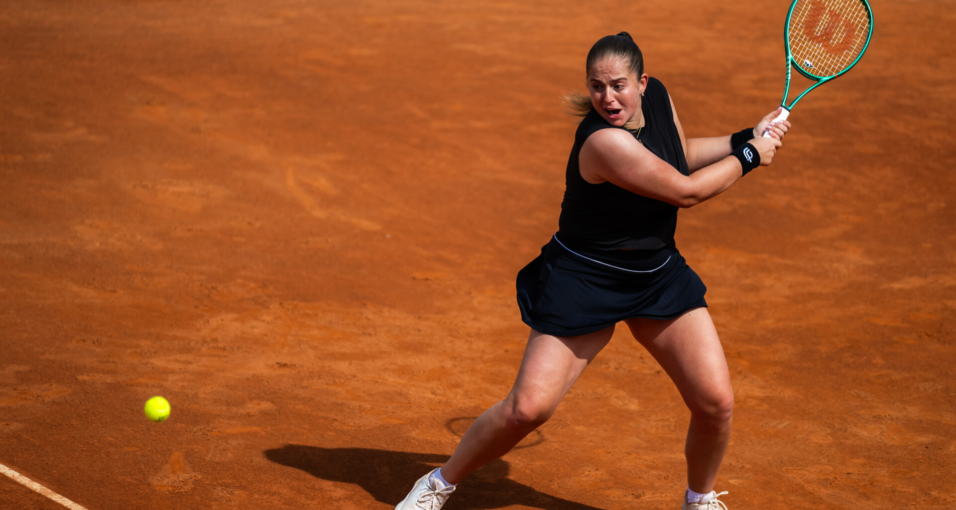 From a set down, Ostapenko defeats Zheng for first time in Rome third round