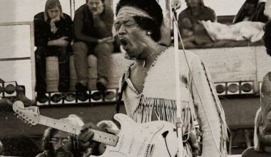How many people did Jimi Hendrix really play to at Woodstock?
