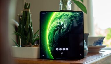 Motorola Razr Fold display review: Make one of the best foldable displays even better