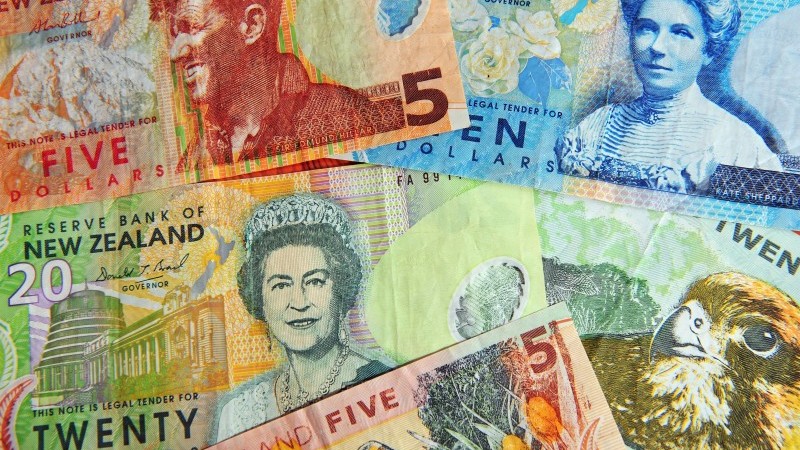 FX Daily: RBNZ joins the hawks | articles
