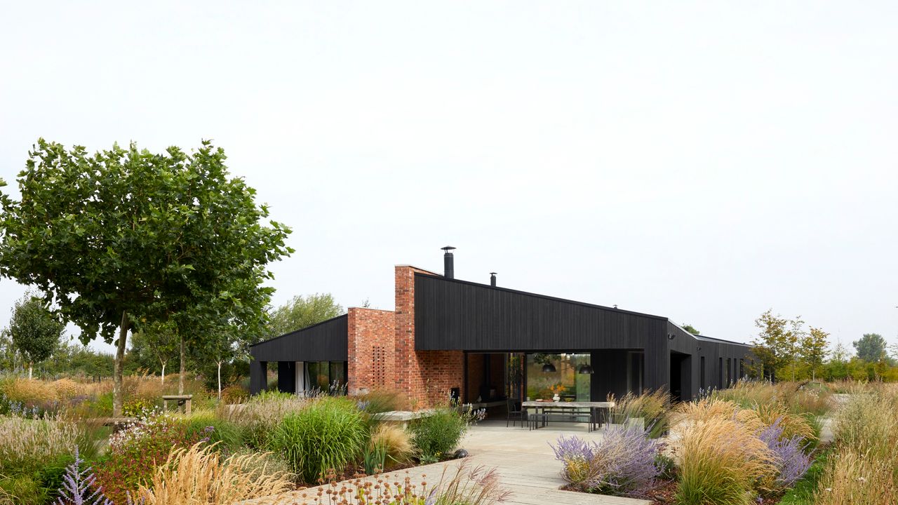 An extraordinary house in the Chilterns designed by Richard Parr to meet a challenging brief