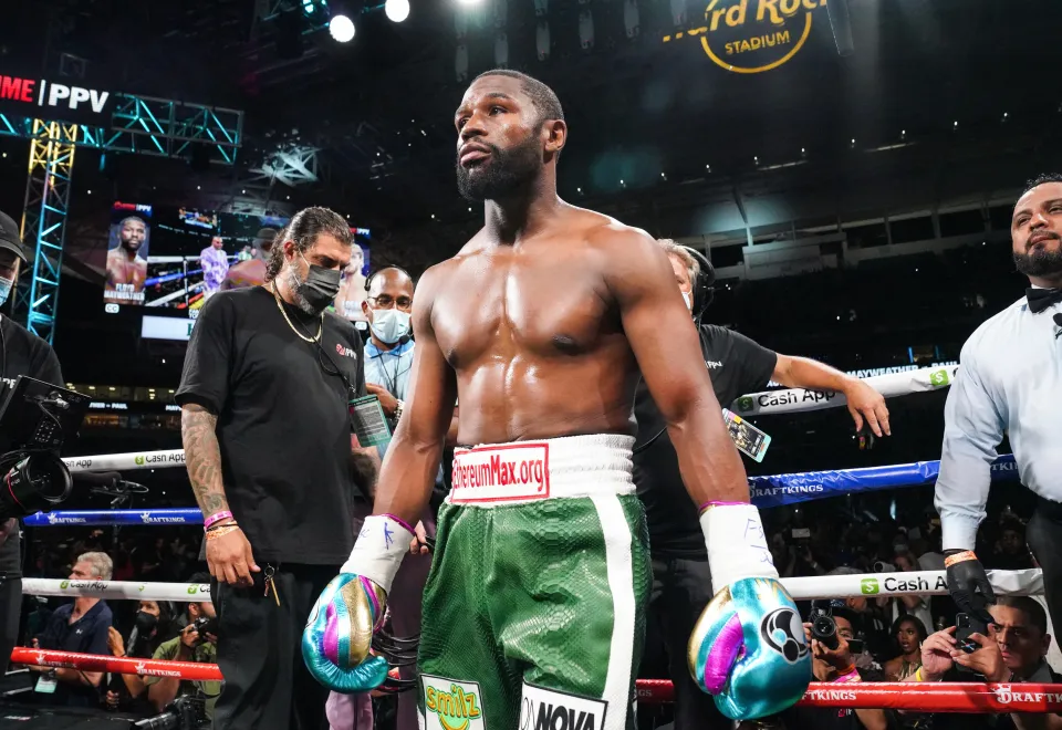 Floyd Mayweather during his fight with Logan Paul