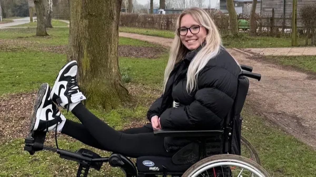 Woman, 21, who needs legs amputated after they locked and bent backwards issues emotional plea