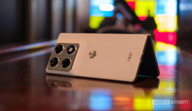 5 Android phones you should buy instead of the Motorola Razr Fold