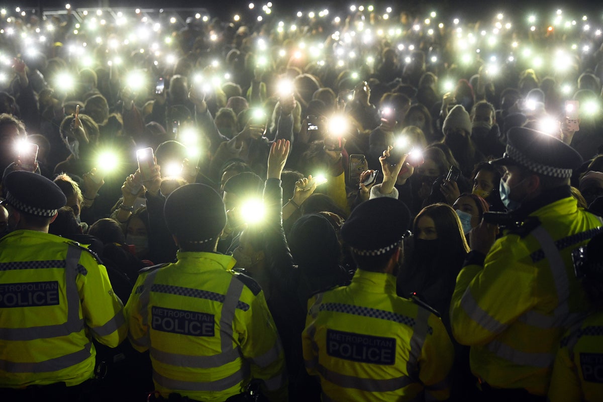 Met Police officers routinely took photos of dead bodies on their personal phones: ‘Common practice’