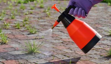 Pesticide Sprayer Gardener Herbicide Weed Killer