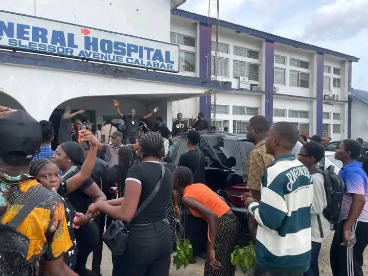 Students attack hospital over ‘poor care’ for crash victims