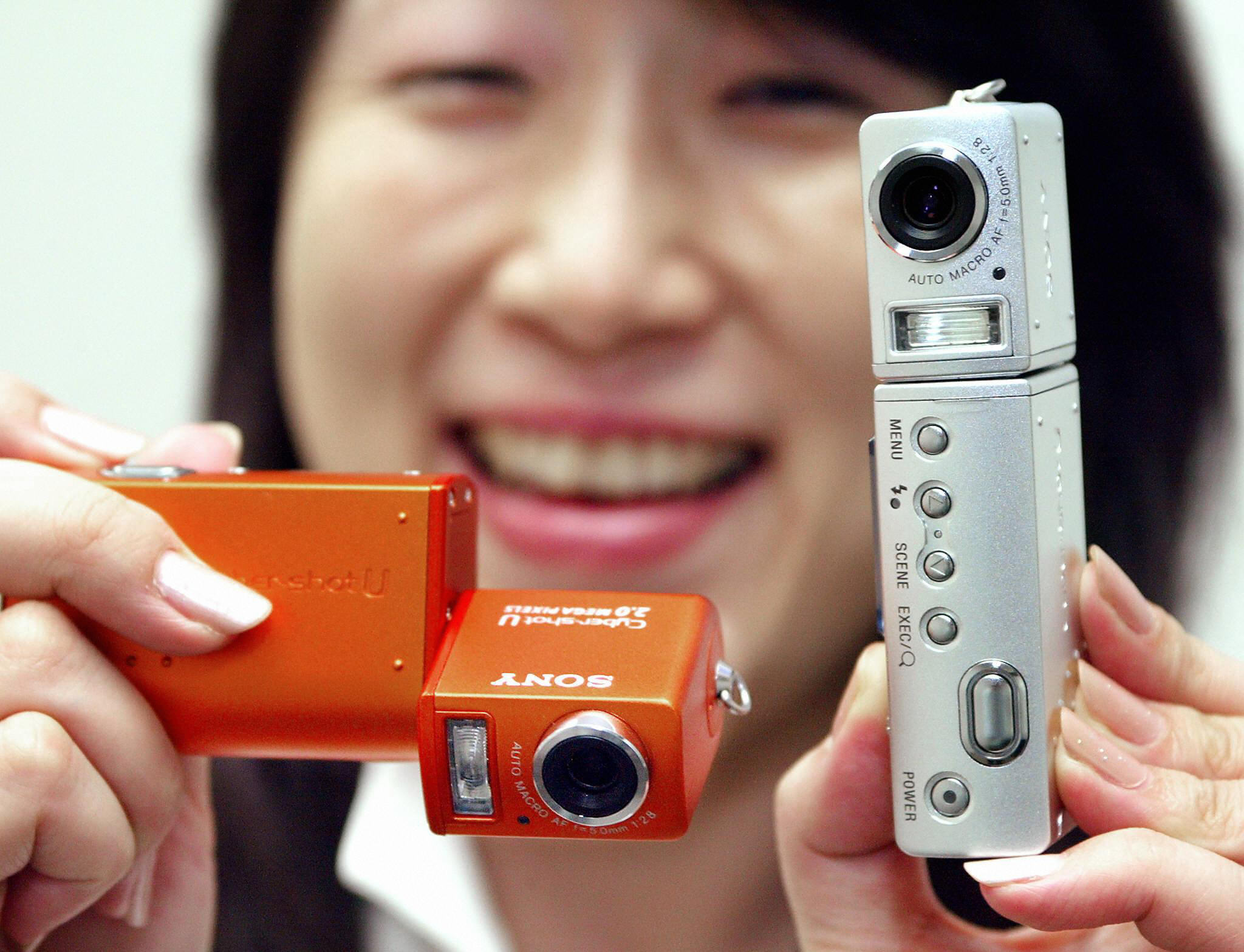 Japan';s electronics giant Sony unveils the new digital camera CyberShot DSC-U50, equipped with a 2.11 mega-pixel CCD and a 5mm/F2.8 swivelling lens on its compact body