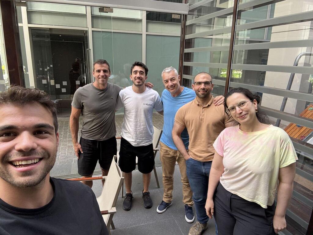 Matias Sigal with friends (Photo: REplace) Matias Sigal with friends
