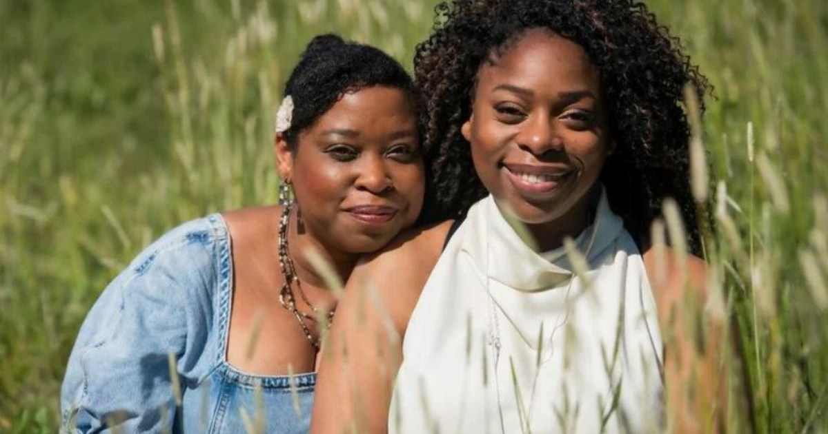 Twin sisters find out they have different fathers in 'UK first discovery' | News UK