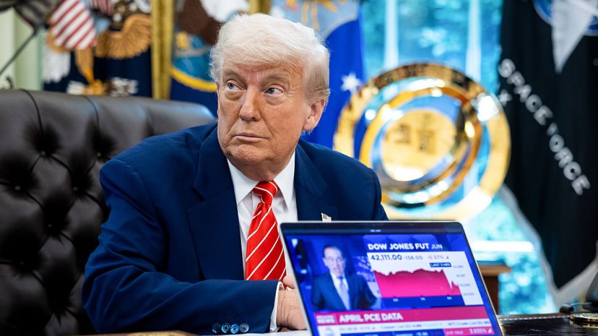 Trump's jaw-dropping stock trades show how self-serving his presidency has become