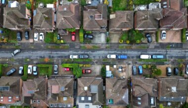 First-time buyers need extra £20,000 deposit to avoid mortgage hikes