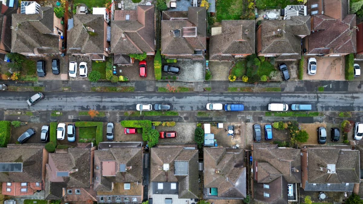 First-time buyers need extra £20,000 deposit to avoid mortgage hikes