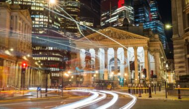 How many interest rate rises experts expect