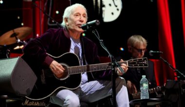 Paul Simon cannot sing like he used to