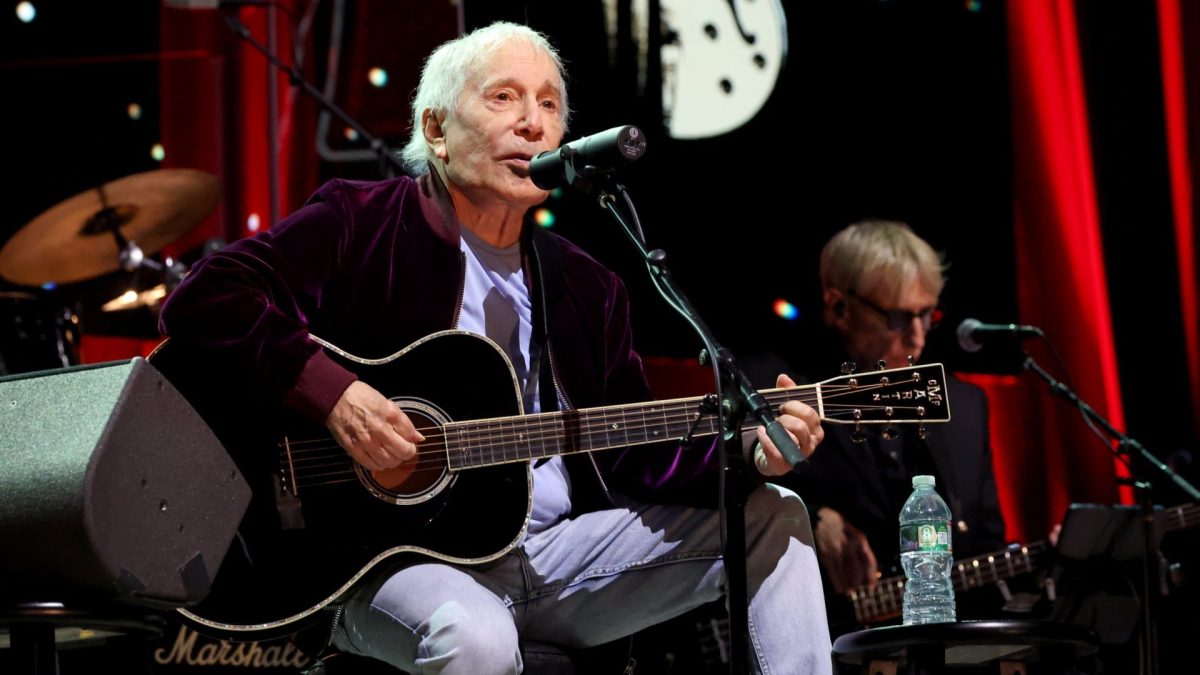 Paul Simon cannot sing like he used to