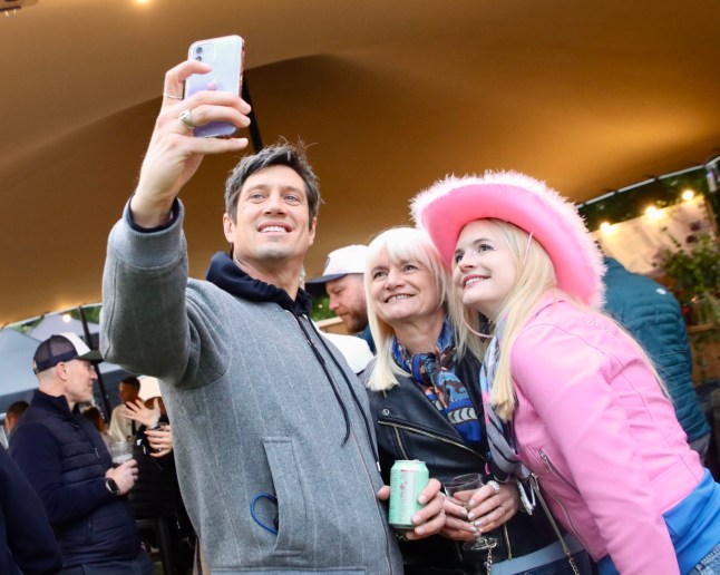 Tess Daly and Vernon Kay Pub in the park Pub in the Park welcomed Vernon Kay and Tess Daly and 4 of their friends on Friday night