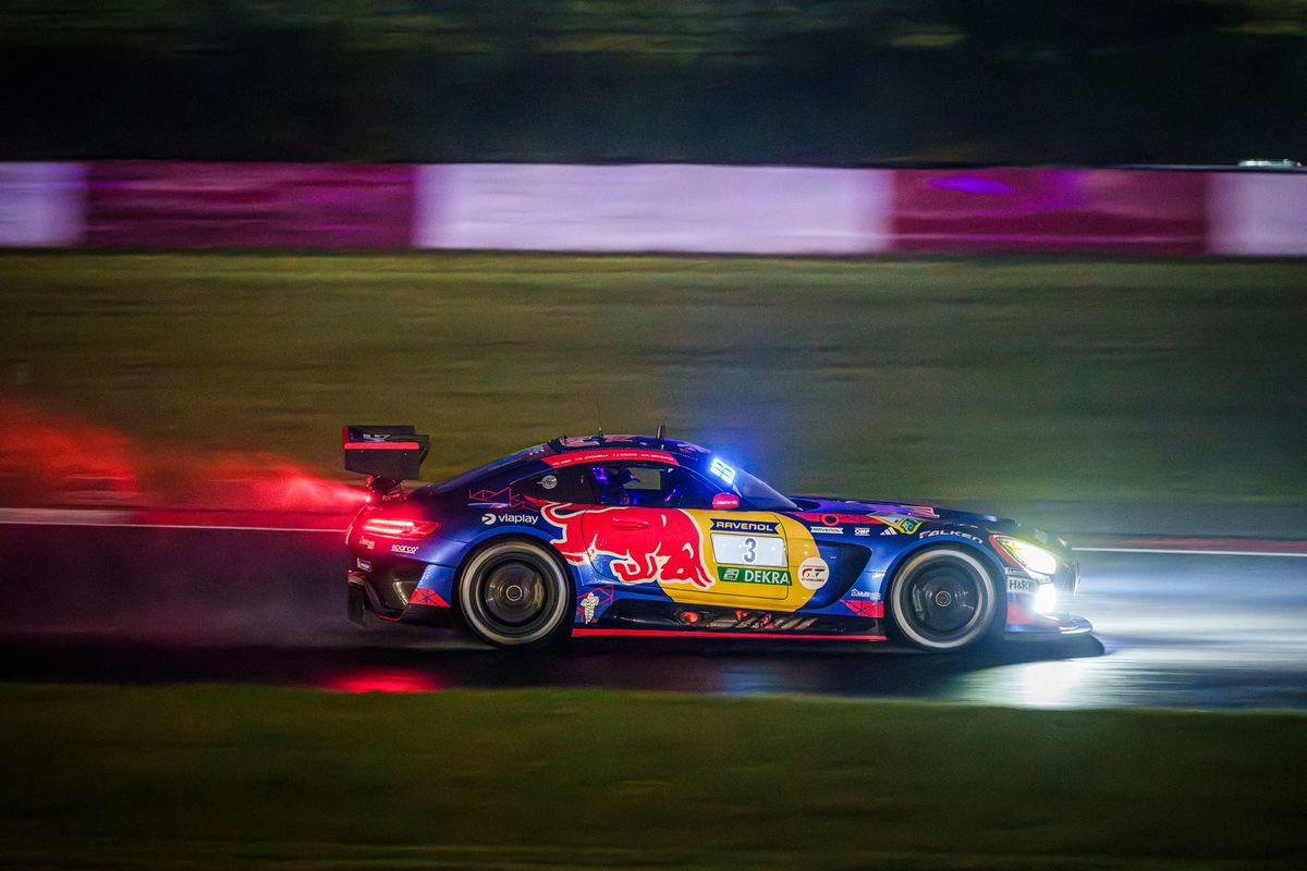 Verstappen completes Nurburgring night stints by extending lead