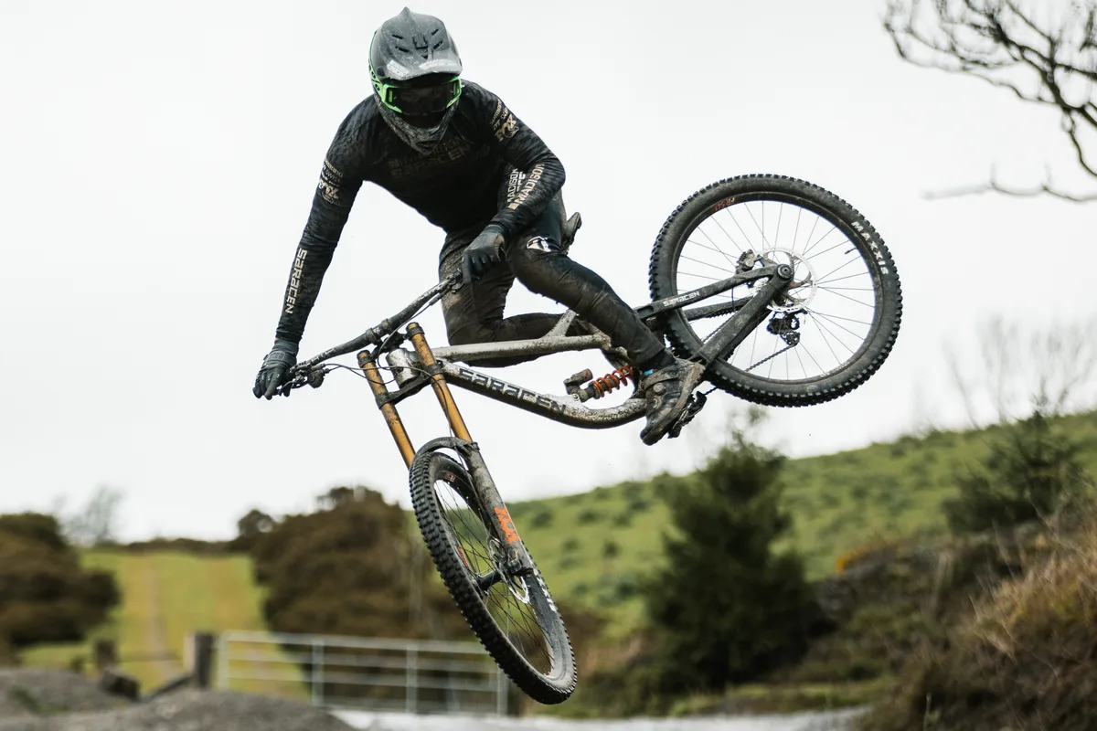 Saracen Myst Team whipping