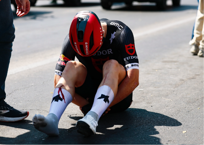 Arvid de Kleijn UAE Tour crash