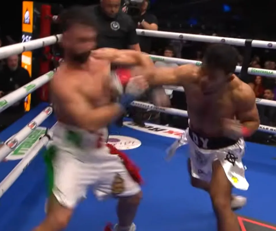 Paulie Malignaggi being punched by Rolando Dy