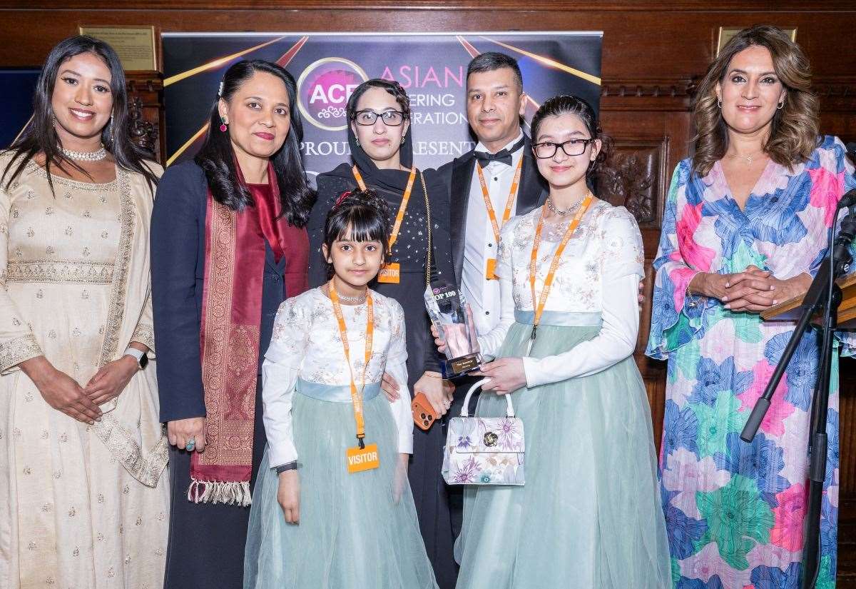 Shozna in Rochester, The Bombay in Swanley, and Cinnamon Square in Hildenborough, Tonbridge, named in UK’s Top 100 Curry Restaurants Guide