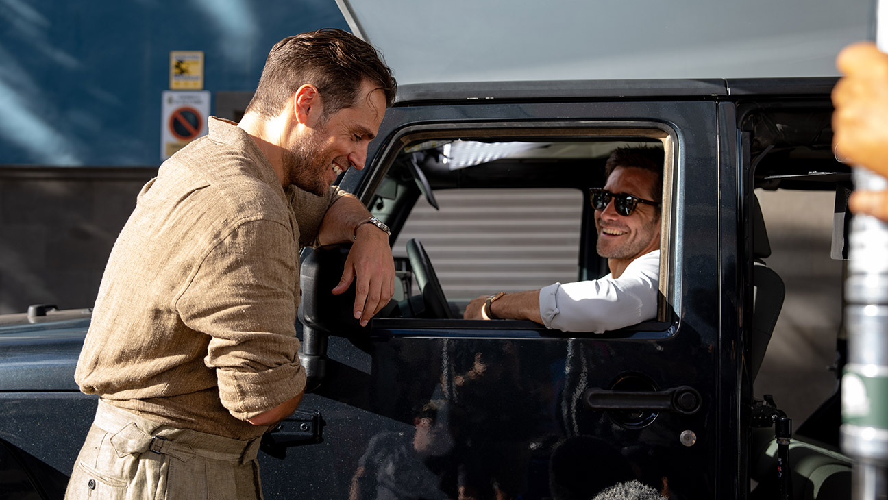 Jake Gyllenhaal, Henry Cavill in In The Grey