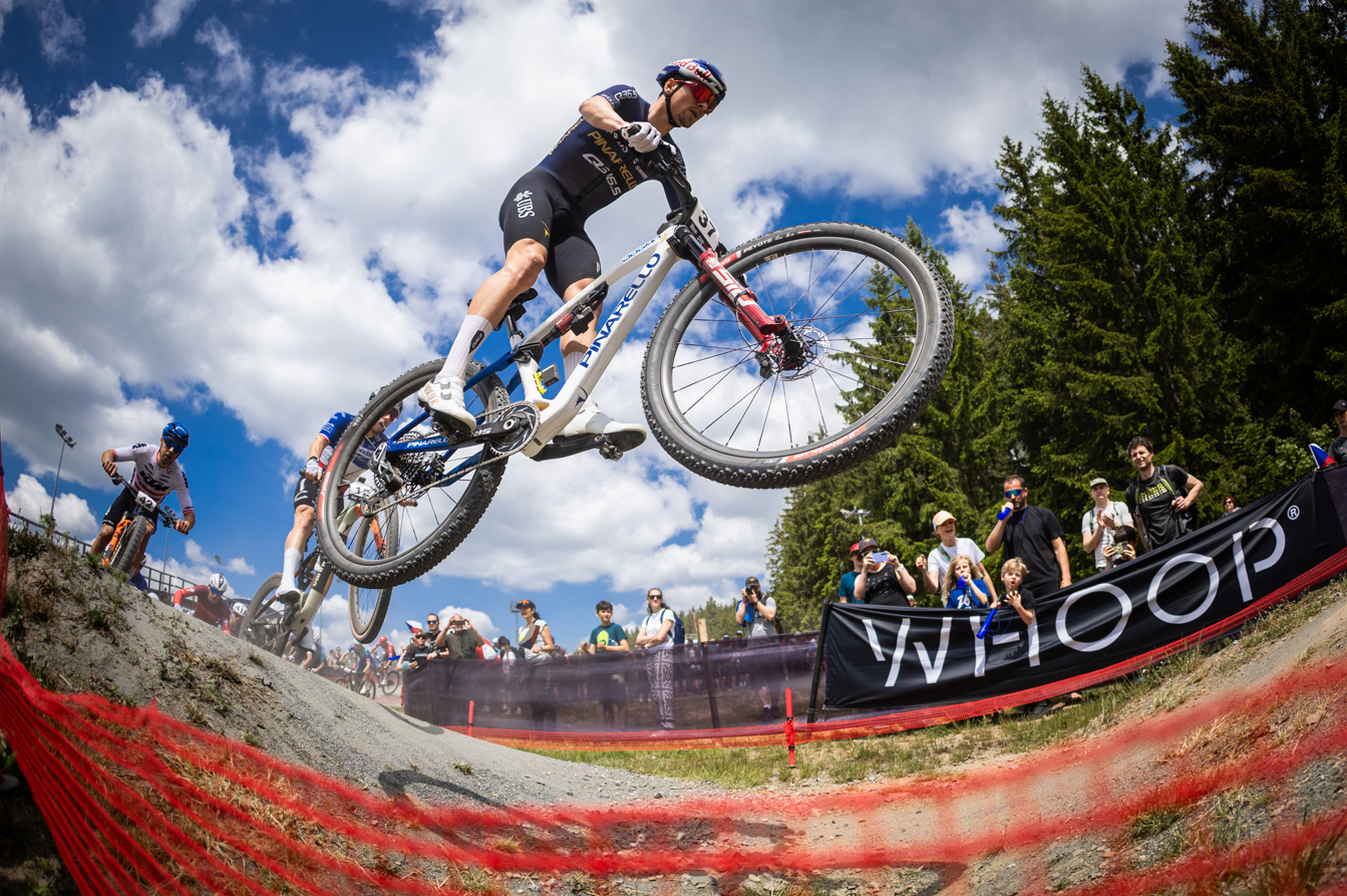 Tom Pidcock (Pinarello Q36.5) finished second at Nov&eacute; Město Na Moravě XCC