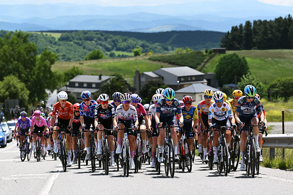 The peloton during stage 4 of the 2026 La Vuelta Femenina 2026. (Photo by Szymon Gruchalski/Getty Images)