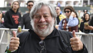 Steve Wozniak gives a double thumbs up.