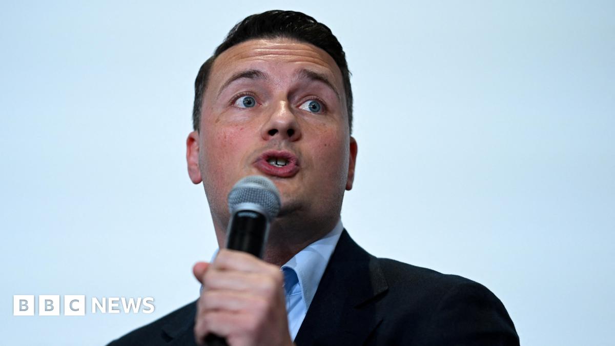 Britain’s former Health Secretary Wes Streeting delivers a keynote address on 16 May, with a microphone held in his hand.