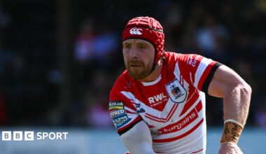 St Helens player Jackson Hastings about to pass the ball with his left hand. He is wearing a scrum cap.