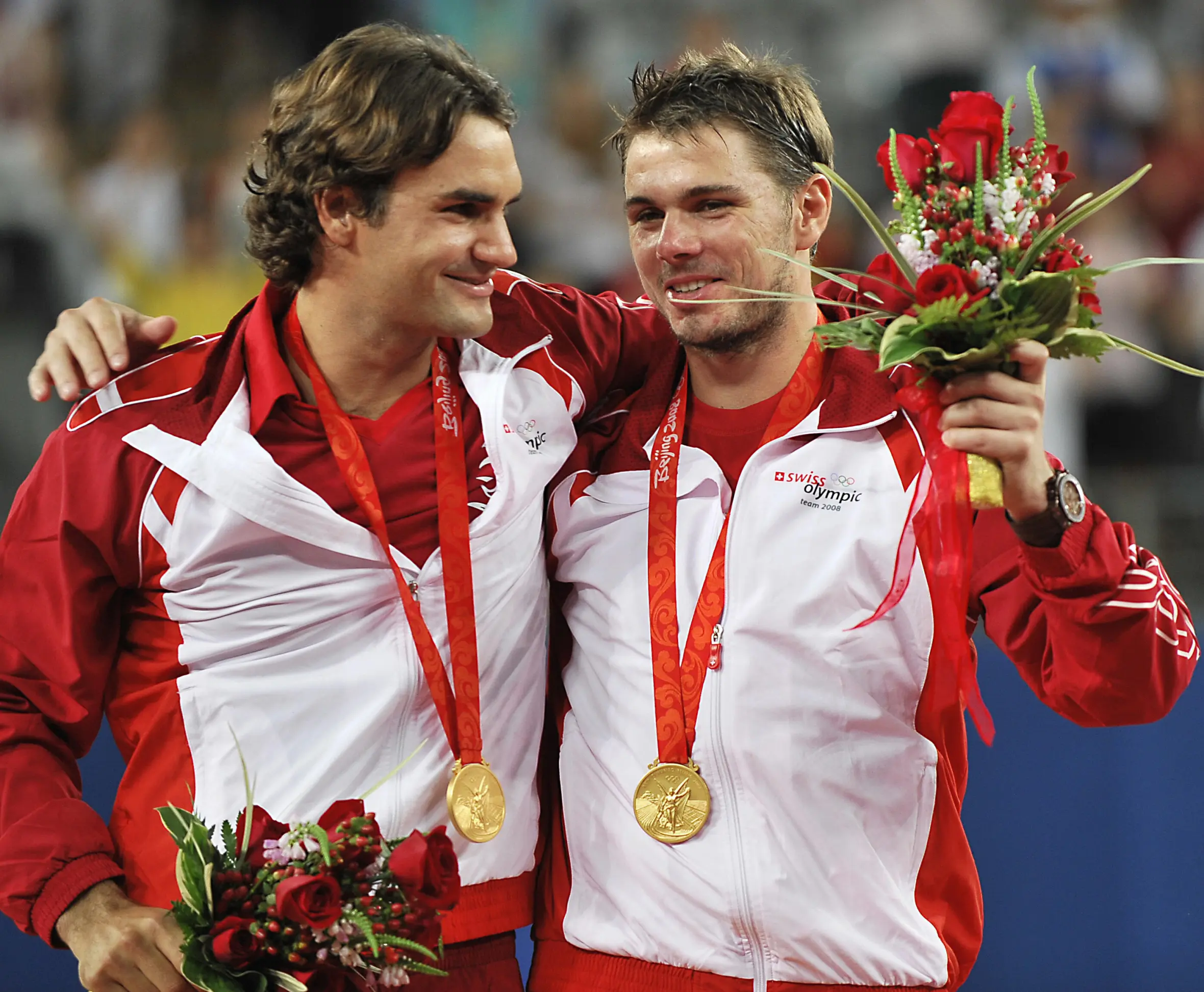 Roger Federer and Stanislas Wawrinka with their gold medals.