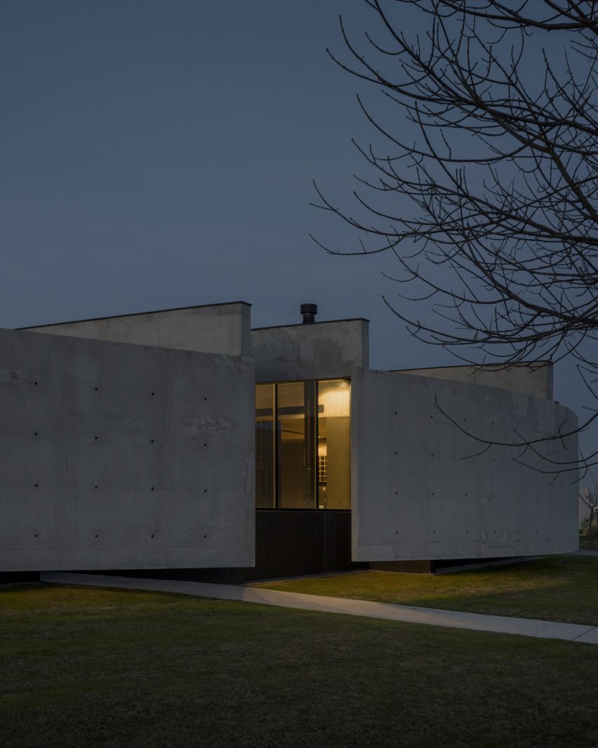 Casa Alba by Ademas Arquitectura, a concrete house with a wall for privacy