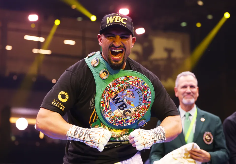 Agit Kabayel with the WBC interim heavyweight title 
