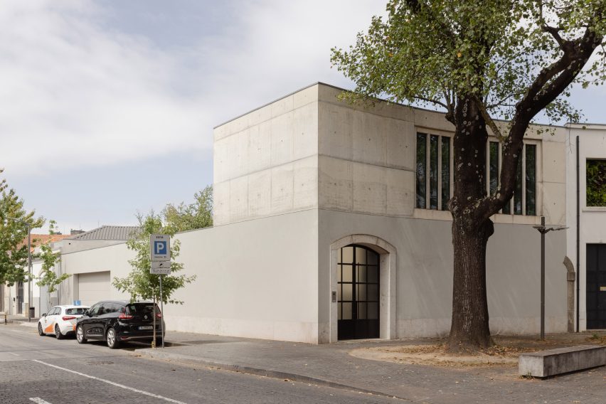 Agramonte House by António Bessa Cruz Architects