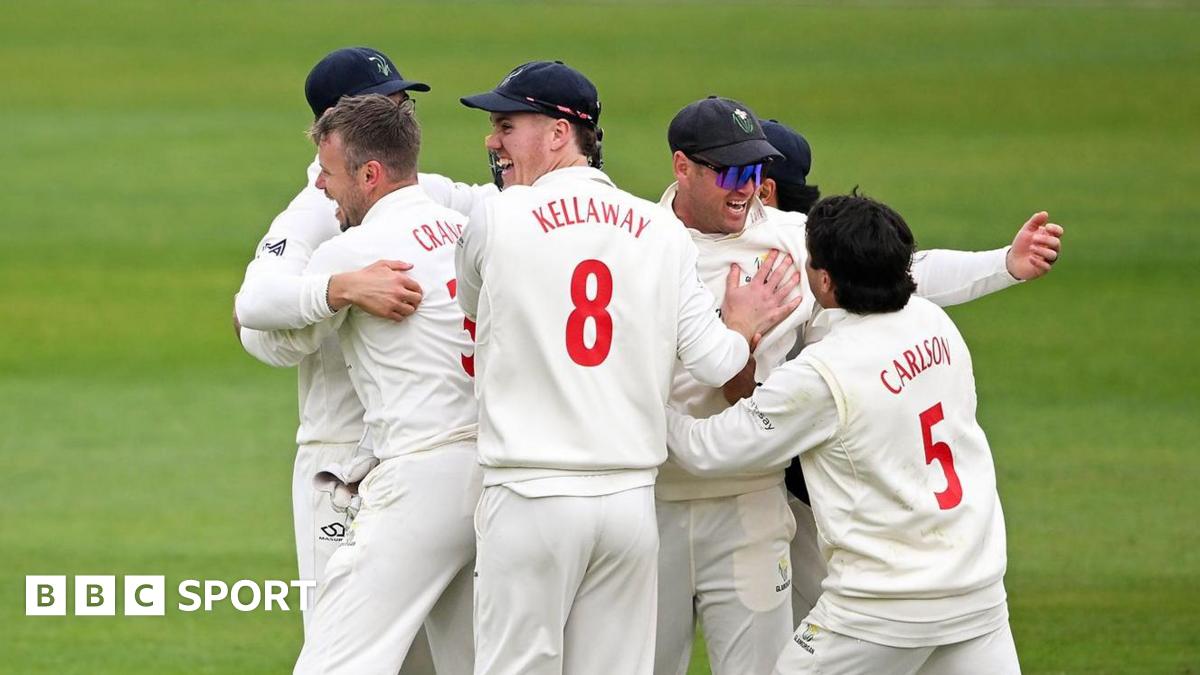 Glamorgan players celebrate a wicket against Hampshire