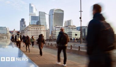 People commuting to work in London
