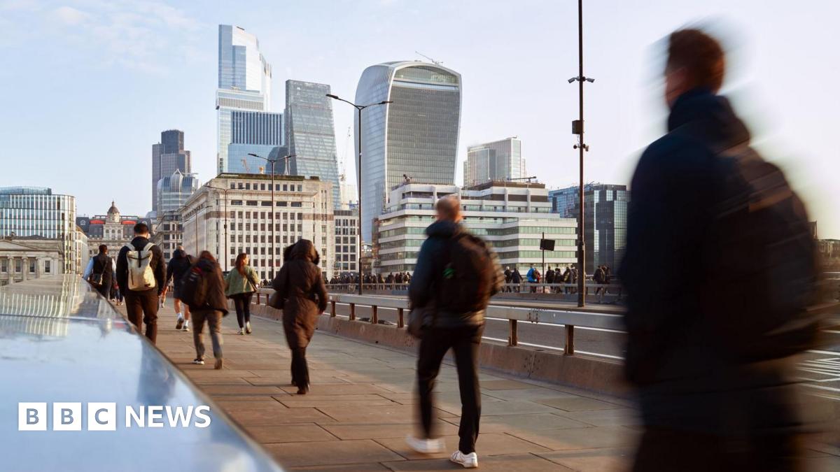 People commuting to work in London