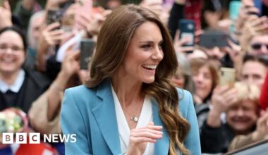 'Ciao Kate': Crowds cheer Catherine's comeback tour to Italy - BBC