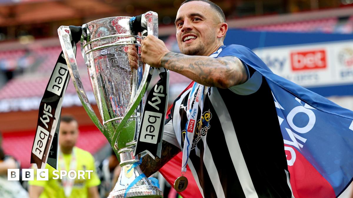 Oliver Norburn celebrates promotion to League One with Notts County