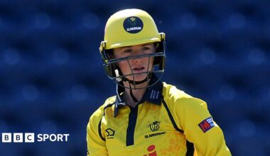 Bethan Ellis in action for Glamorgan in a yellow jersey