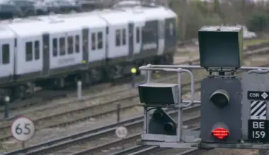 Major rail disruption hits United Kingdom after radio system failure