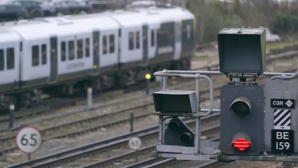 Major rail disruption hits United Kingdom after radio system failure